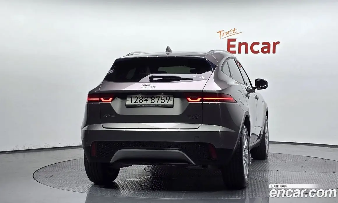 Jaguar E-Pace 2019 2.0 автомат (гидро), фото 3 Jaguar E-Pace 2019 2.0 автомат (гидро), фото 3