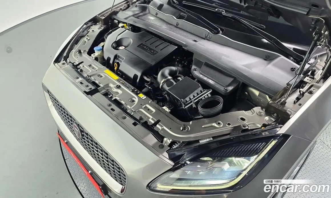 Jaguar E-Pace 2019 2.0 автомат (гидро), фото 5 Jaguar E-Pace 2019 2.0 автомат (гидро), фото 5