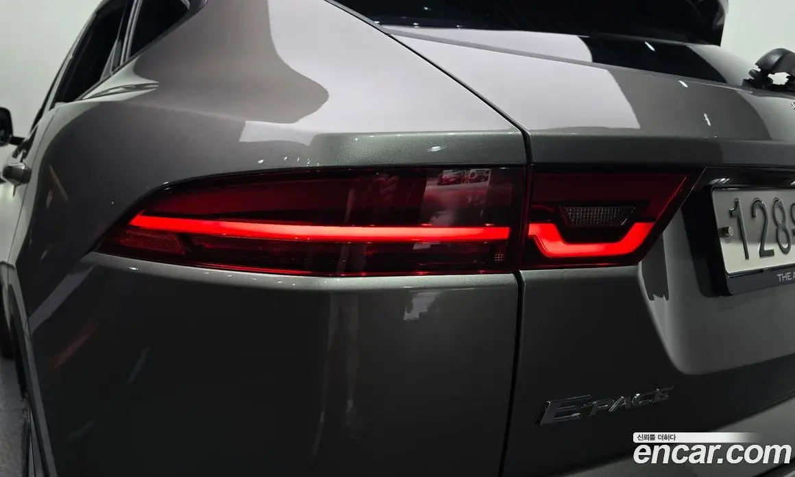 Jaguar E-Pace 2019 2.0 автомат (гидро), фото 8 Jaguar E-Pace 2019 2.0 автомат (гидро), фото 8