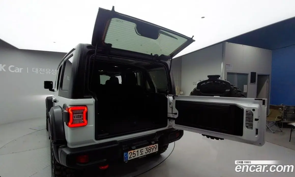 Jeep Wrangler 2023 2.0 автомат (гидро), фото 4 Jeep Wrangler 2023 2.0 автомат (гидро), фото 4
