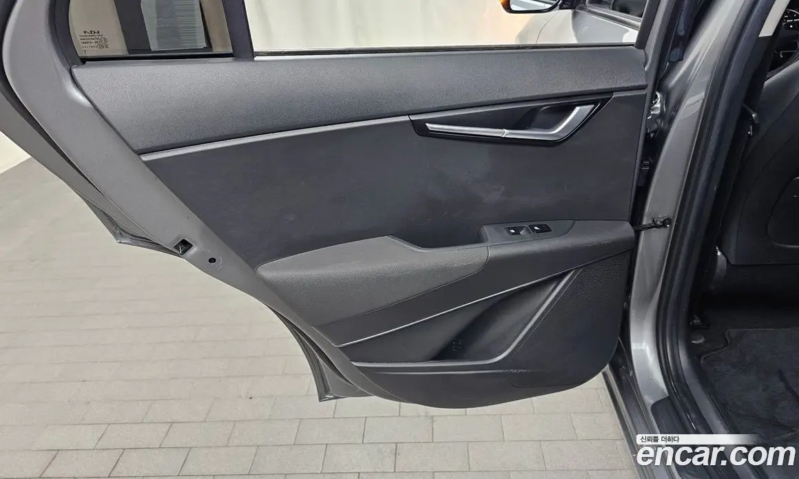 Kia Niro 2023 0.2 автомат (гидро), фото 15