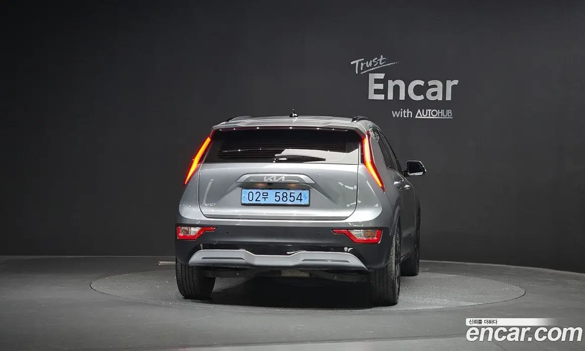 Kia Niro 2023 0.2 автомат (гидро), фото 4