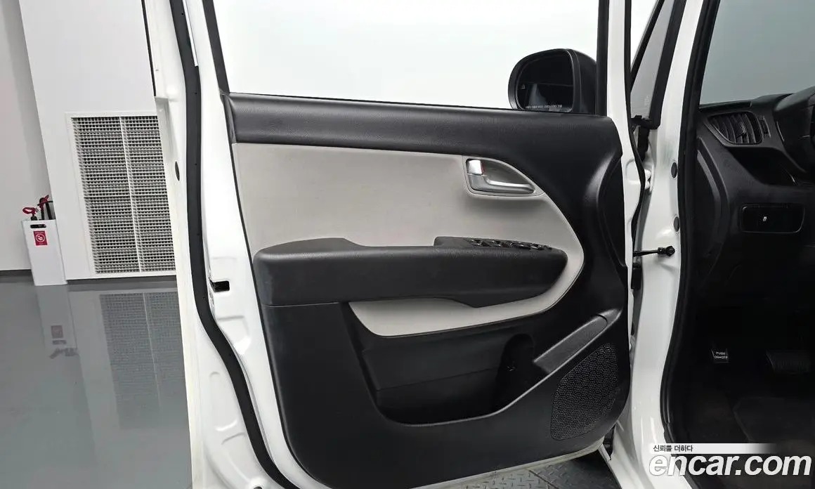Kia Ray 2023 1.0 автомат (гидро), фото 13