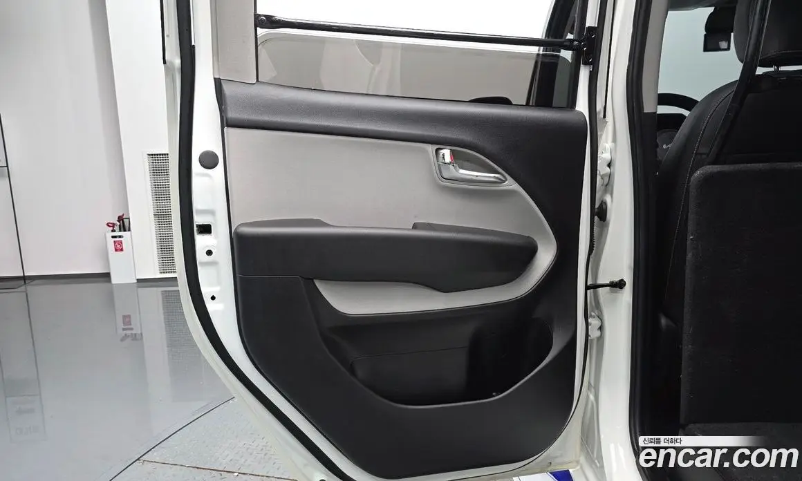 Kia Ray 2023 1.0 автомат (гидро), фото 14