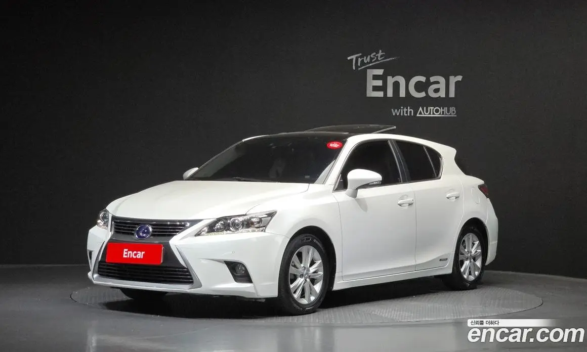 Lexus CT200h 2015 1.8 автомат (гидро), фото 1 Lexus CT200h 2015 1.8 автомат (гидро), фото 1
