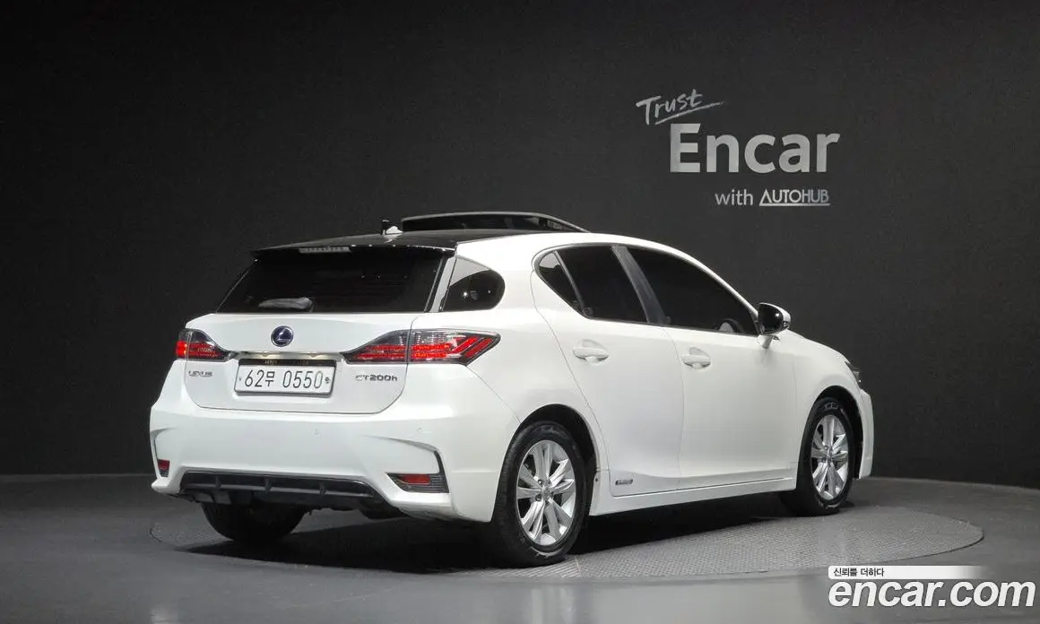 Lexus CT200h 2015 1.8 автомат (гидро), фото 2 Lexus CT200h 2015 1.8 автомат (гидро), фото 2