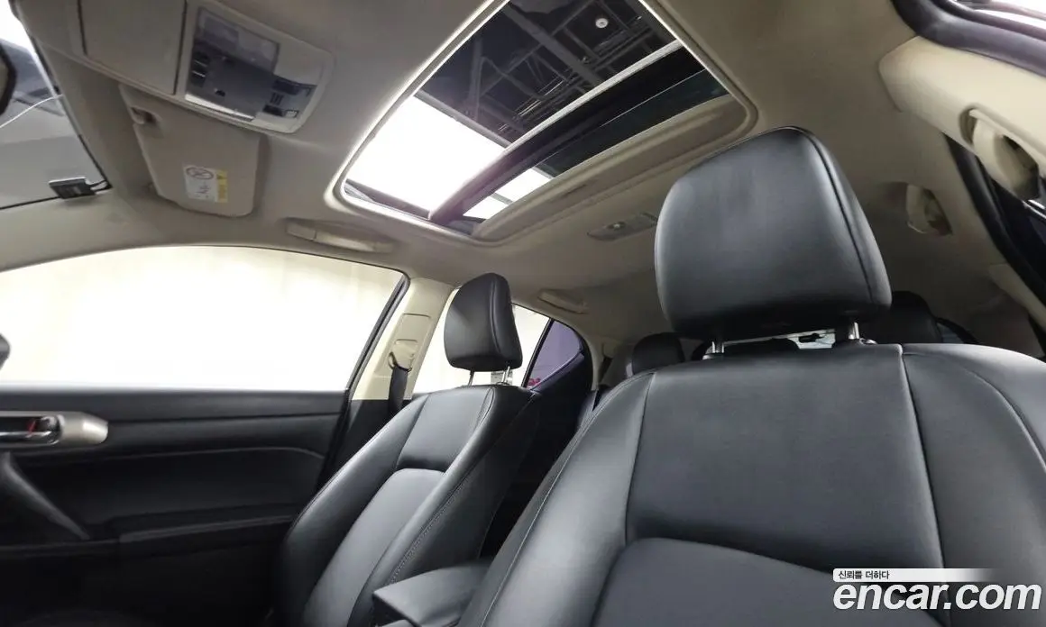 Lexus CT200h 2015 1.8 автомат (гидро), фото 19 Lexus CT200h 2015 1.8 автомат (гидро), фото 19