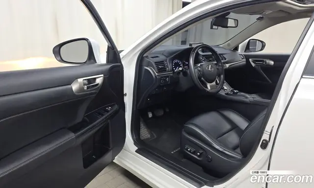 Lexus CT200h 2015 1.8 автомат (гидро), миниатюра 10 Lexus CT200h 2015 1.8 автомат (гидро), миниатюра 10