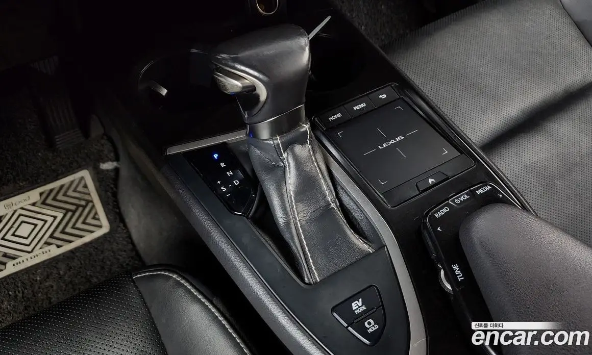 Lexus UX 2019 2.0 автомат (гидро), фото 12 Lexus UX 2019 2.0 автомат (гидро), фото 12