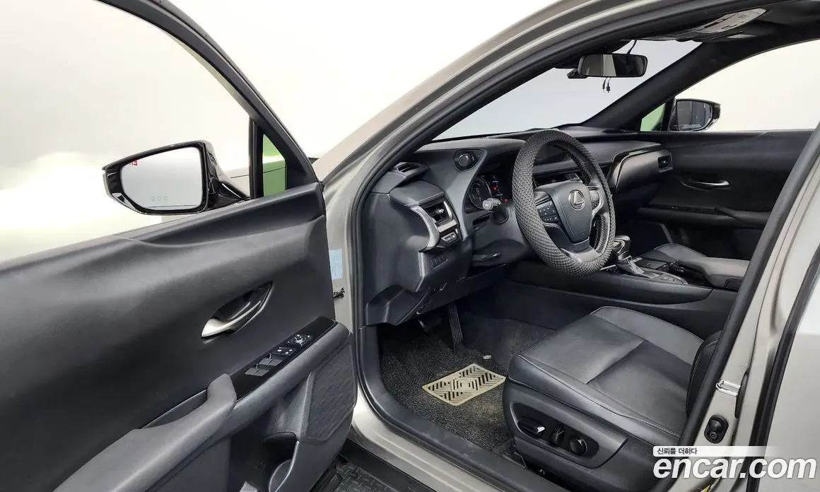 Lexus UX 2019 2.0 автомат (гидро), фото 13 Lexus UX 2019 2.0 автомат (гидро), фото 13