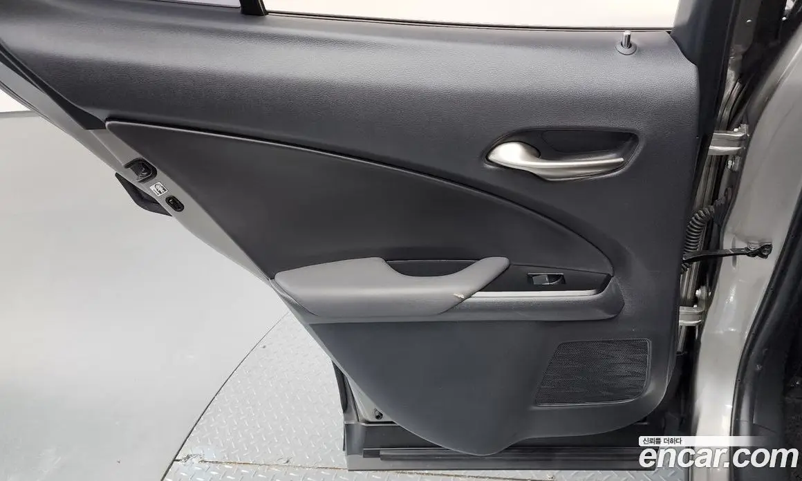 Lexus UX 2019 2.0 автомат (гидро), фото 15 Lexus UX 2019 2.0 автомат (гидро), фото 15