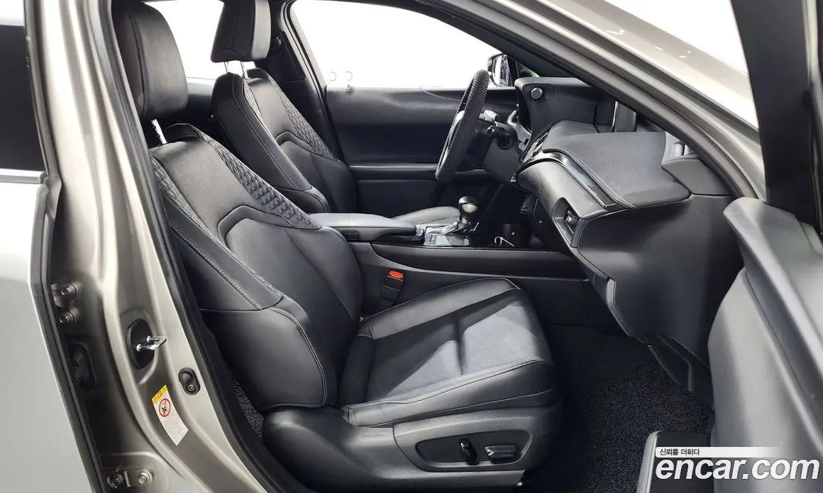 Lexus UX 2019 2.0 автомат (гидро), фото 16 Lexus UX 2019 2.0 автомат (гидро), фото 16