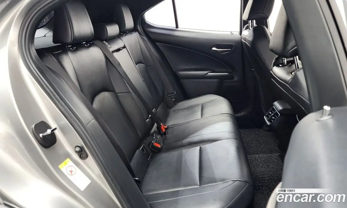 Lexus UX 2019 2.0 автомат (гидро), фото 17 Lexus UX 2019 2.0 автомат (гидро), фото 17