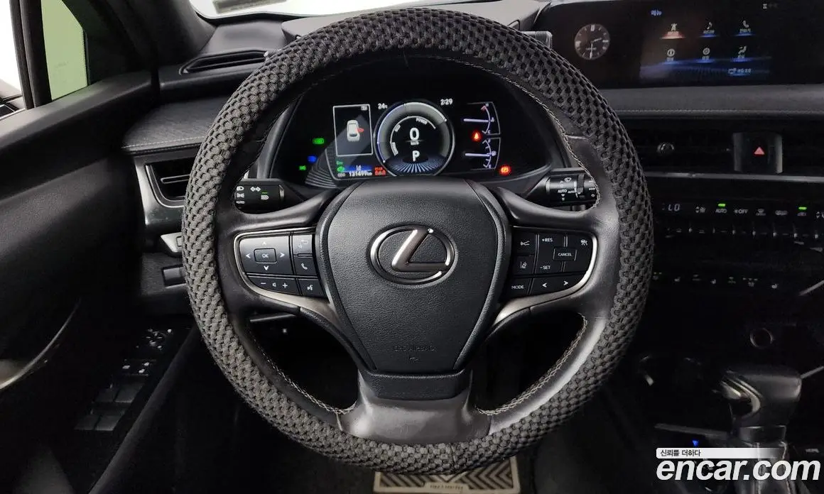 Lexus UX 2019 2.0 автомат (гидро), фото 19 Lexus UX 2019 2.0 автомат (гидро), фото 19