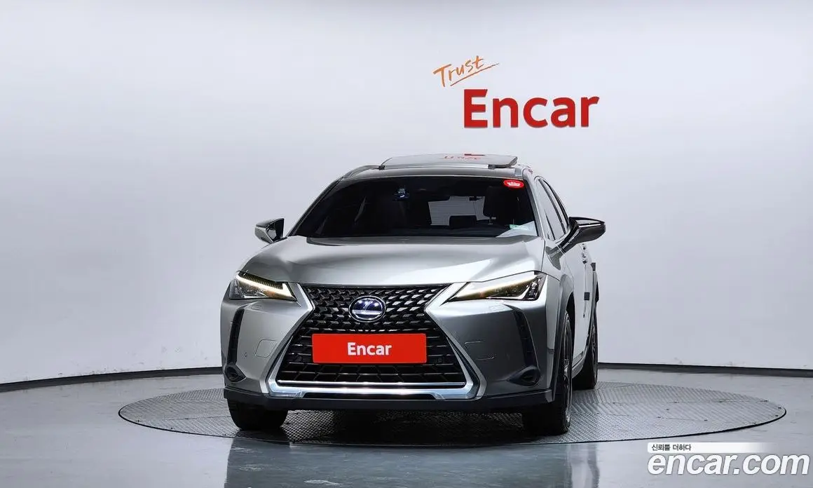 Lexus UX 2019 2.0 автомат (гидро), фото 3 Lexus UX 2019 2.0 автомат (гидро), фото 3