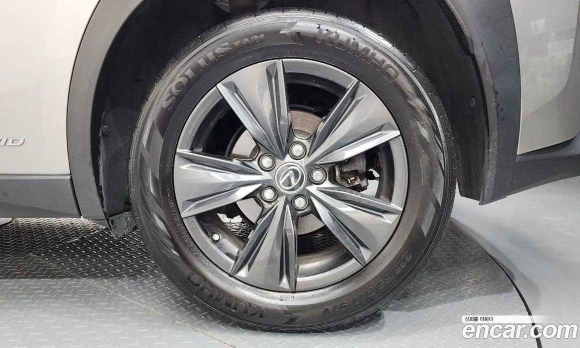 Lexus UX 2019 2.0 автомат (гидро), фото 7 Lexus UX 2019 2.0 автомат (гидро), фото 7