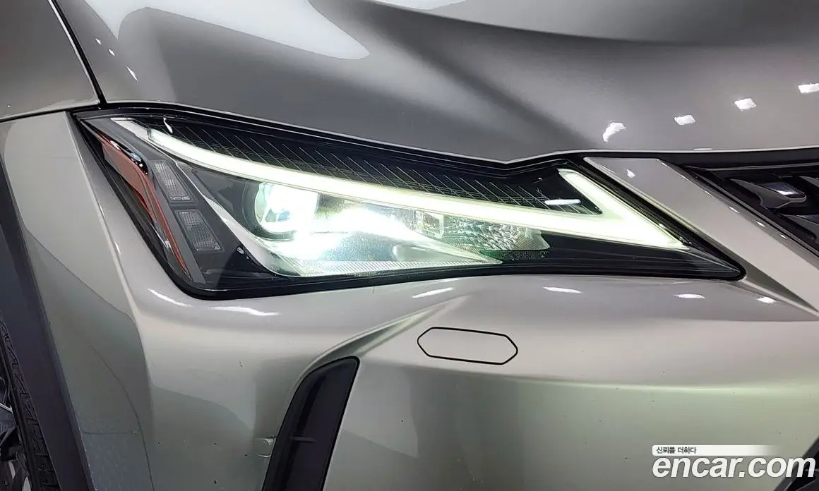 Lexus UX 2019 2.0 автомат (гидро), фото 8 Lexus UX 2019 2.0 автомат (гидро), фото 8