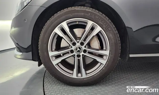 Mercedes-Benz E-Class 2022 2.0 автомат (гидро), миниатюра 5 Mercedes-Benz E-Class 2022 2.0 автомат (гидро), миниатюра 5