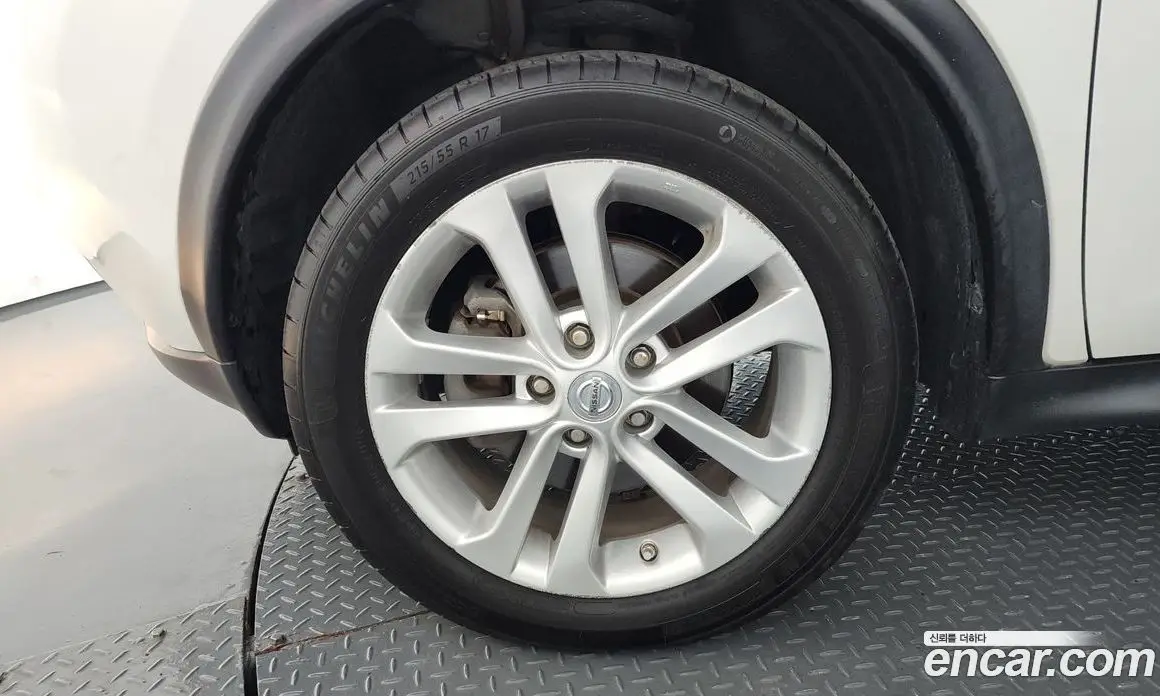 Nissan Juke 2015 1.6 автомат (гидро), фото 5