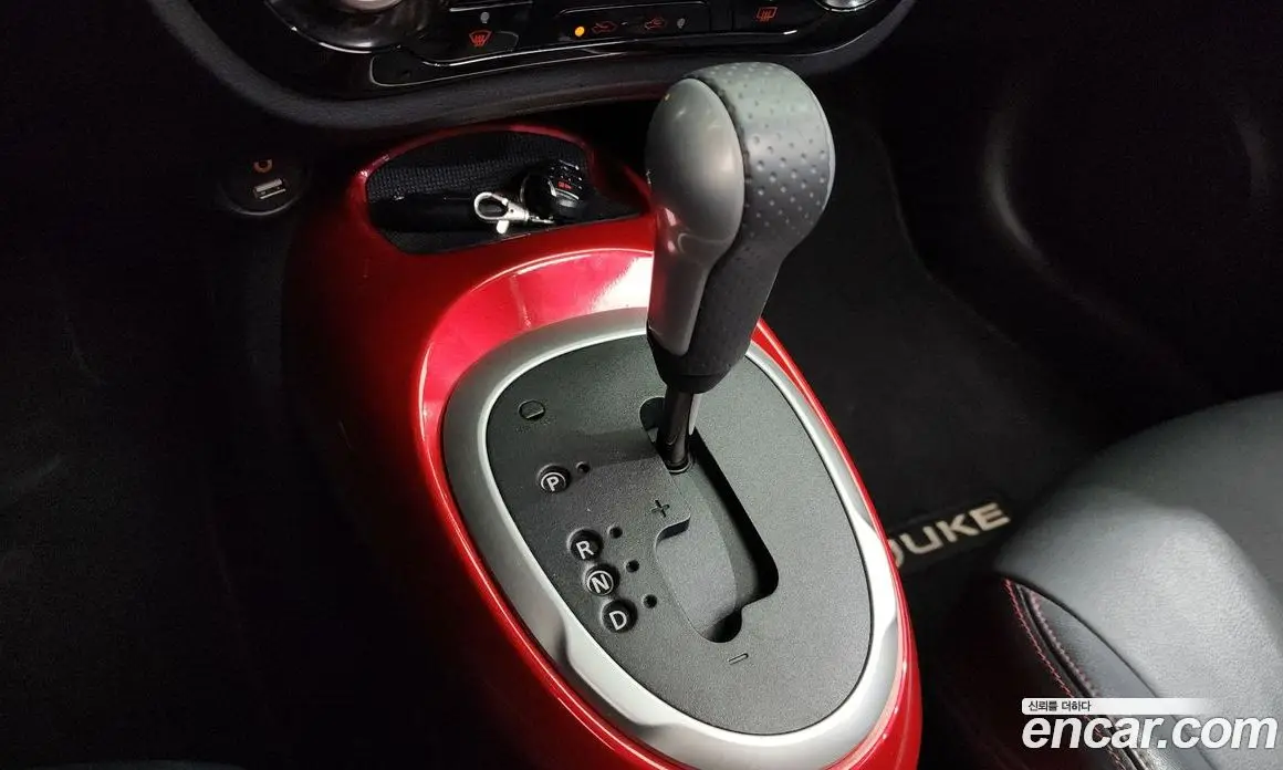 Nissan Juke 2015 1.6 автомат (гидро), фото 9