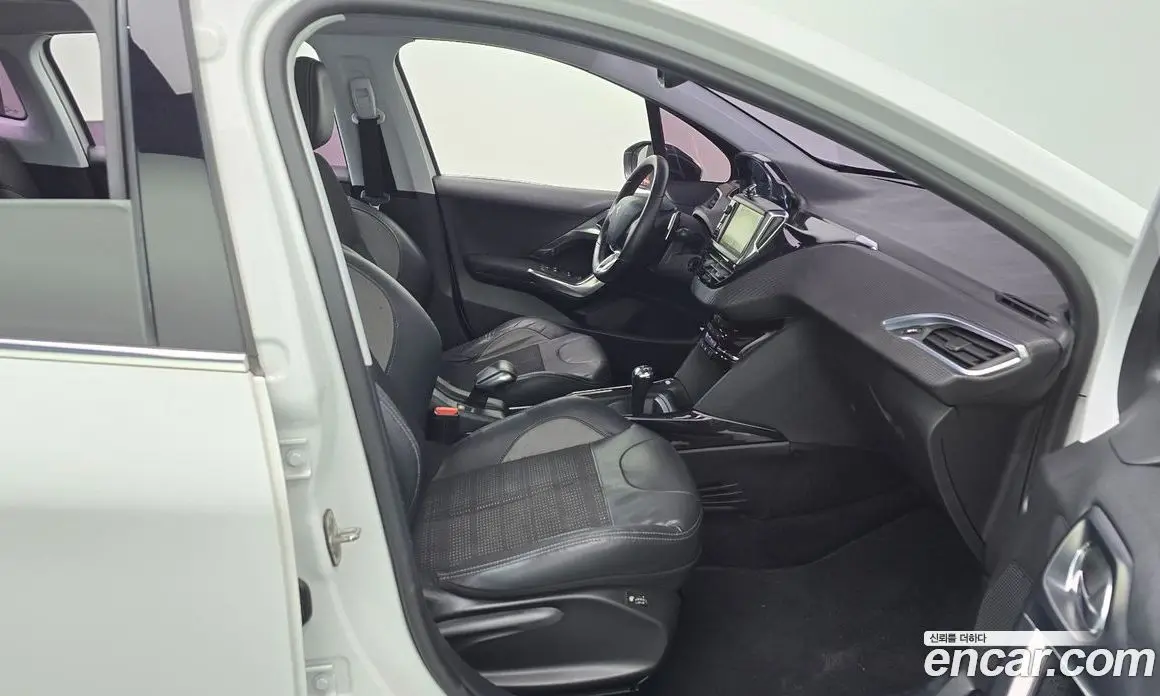 Peugeot 2008 2015 1.6 автомат (гидро), фото 11 Peugeot 2008 2015 1.6 автомат (гидро), фото 11