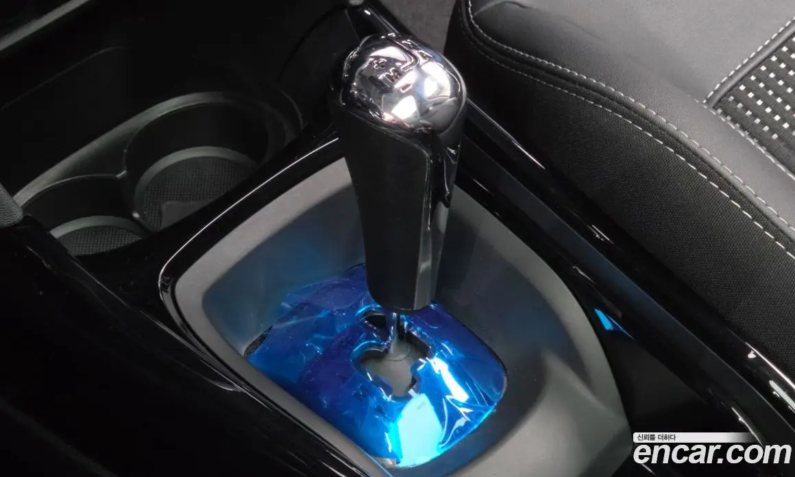 Peugeot 2008 2017 1.6 автомат (гидро), фото 12 Peugeot 2008 2017 1.6 автомат (гидро), фото 12