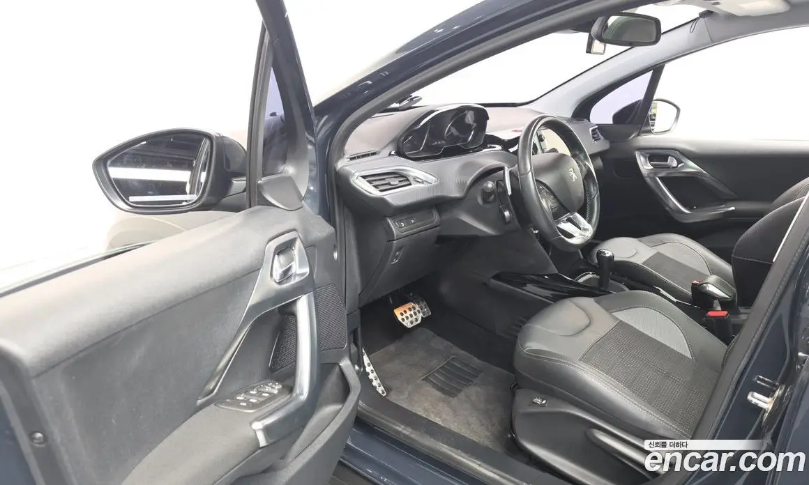 Peugeot 2008 2017 1.6 автомат (гидро), фото 13 Peugeot 2008 2017 1.6 автомат (гидро), фото 13