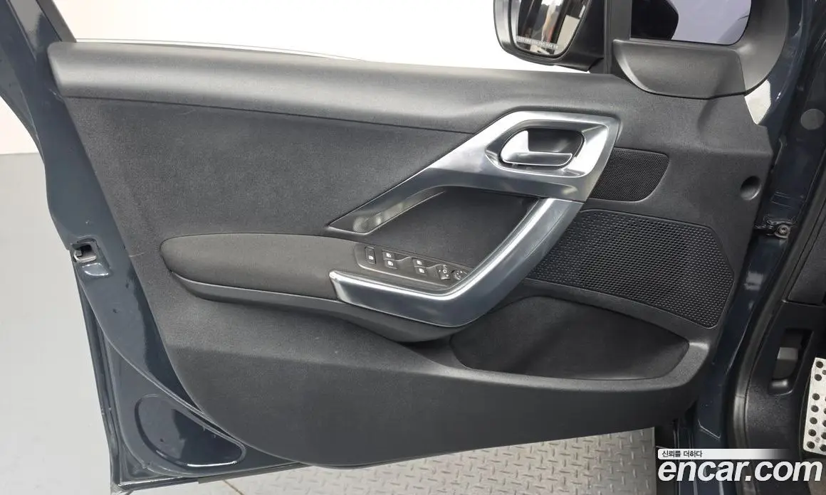 Peugeot 2008 2017 1.6 автомат (гидро), фото 14 Peugeot 2008 2017 1.6 автомат (гидро), фото 14