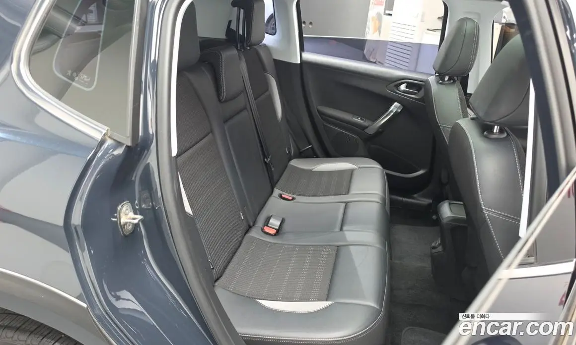 Peugeot 2008 2017 1.6 автомат (гидро), фото 17 Peugeot 2008 2017 1.6 автомат (гидро), фото 17