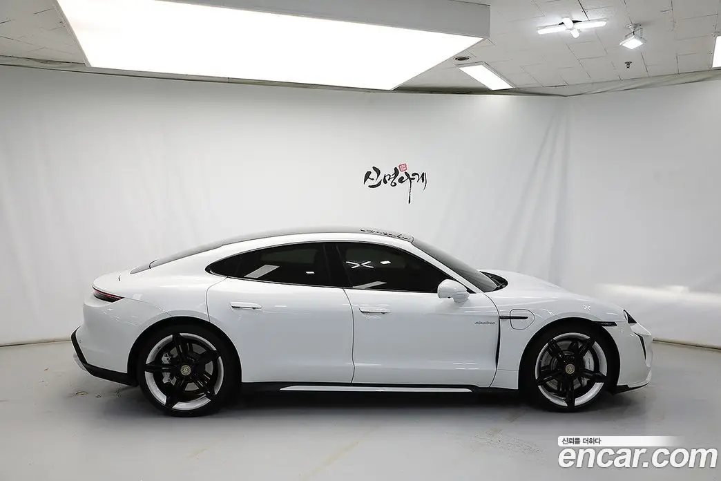 Porsche Taycan 2021 0.1 автомат (гидро), фото 5