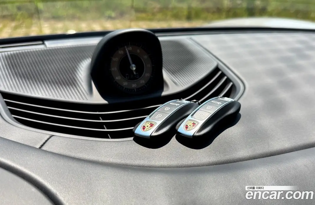 Porsche Taycan 2023 0.1 автомат (гидро), фото 18 Porsche Taycan 2023 0.1 автомат (гидро), фото 18