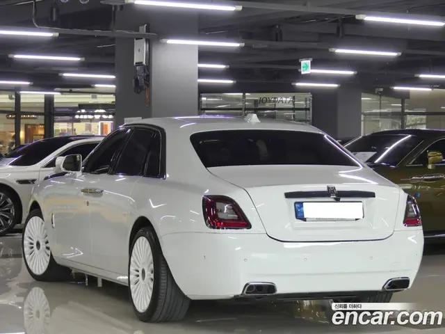Rolls-Royce Ghost 2021 6.7 автомат (гидро), миниатюра 3