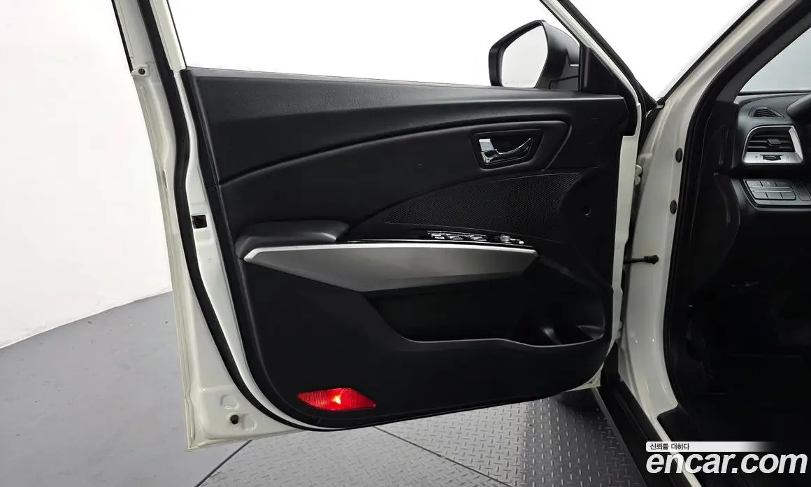 SsangYong TIBOLI 2015 1.6 автомат (гидро), фото 14