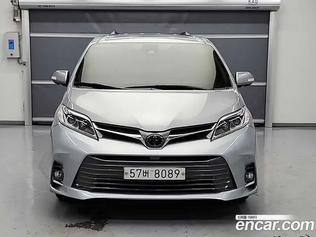 Toyota Sienna 2018 3.5 автомат (гидро), миниатюра 1 Toyota Sienna 2018 3.5 автомат (гидро), миниатюра 1