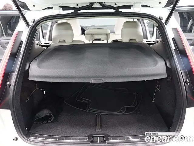 Volvo XC40 2024 2.0 автомат (гидро), миниатюра 5 Volvo XC40 2024 2.0 автомат (гидро), миниатюра 5