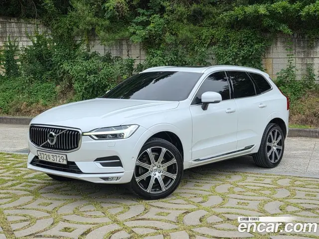 Volvo XC60 2020 2.0 автомат (гидро), миниатюра 1 Volvo XC60 2020 2.0 автомат (гидро), миниатюра 1