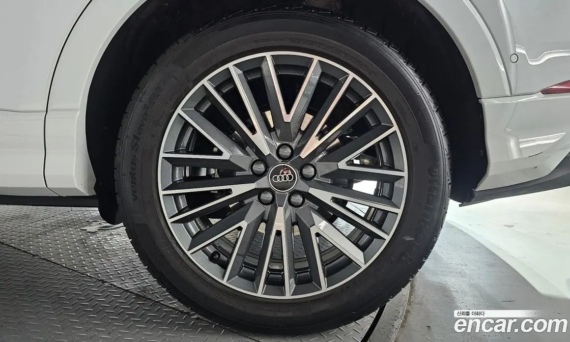 Audi Q3 2023 2.0 автомат (гидро), фото 7