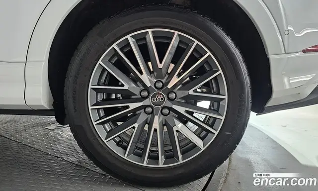 Audi Q3 2023 2.0 автомат (гидро), миниатюра 7