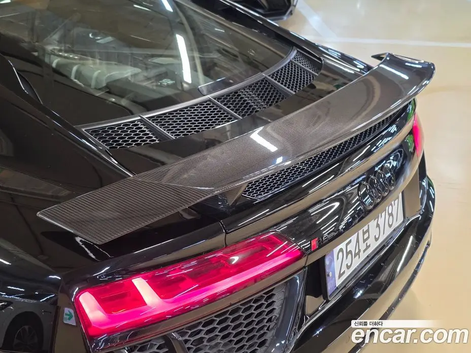 Audi R8 2017 5.2 автомат (гидро), фото 19 Audi R8 2017 5.2 автомат (гидро), фото 19
