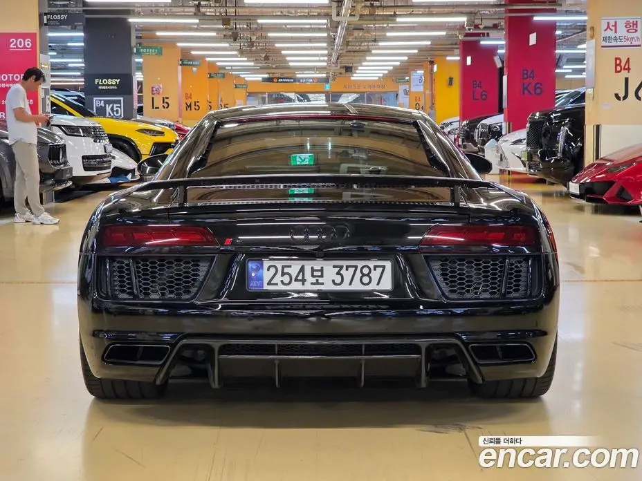 Audi R8 2017 5.2 автомат (гидро), фото 3 Audi R8 2017 5.2 автомат (гидро), фото 3