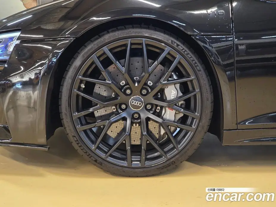 Audi R8 2017 5.2 автомат (гидро), фото 5 Audi R8 2017 5.2 автомат (гидро), фото 5