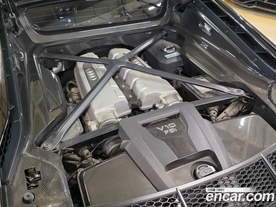 Audi R8 2017 5.2 автомат (гидро), фото 6 Audi R8 2017 5.2 автомат (гидро), фото 6