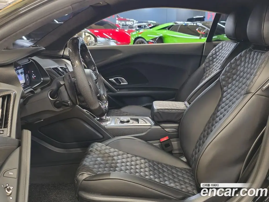 Audi R8 2017 5.2 автомат (гидро), фото 7 Audi R8 2017 5.2 автомат (гидро), фото 7