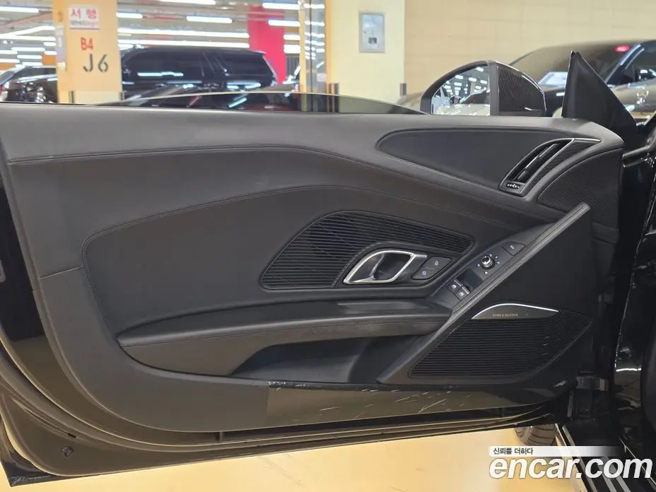 Audi R8 2017 5.2 автомат (гидро), фото 8 Audi R8 2017 5.2 автомат (гидро), фото 8