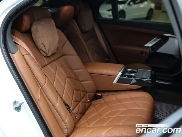 BMW 7 серия 2025 3.0 автомат (гидро), миниатюра 10