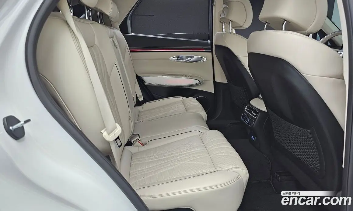 Genesis GV70 2025 2.5 автомат (гидро), фото 17 Genesis GV70 2025 2.5 автомат (гидро), фото 17