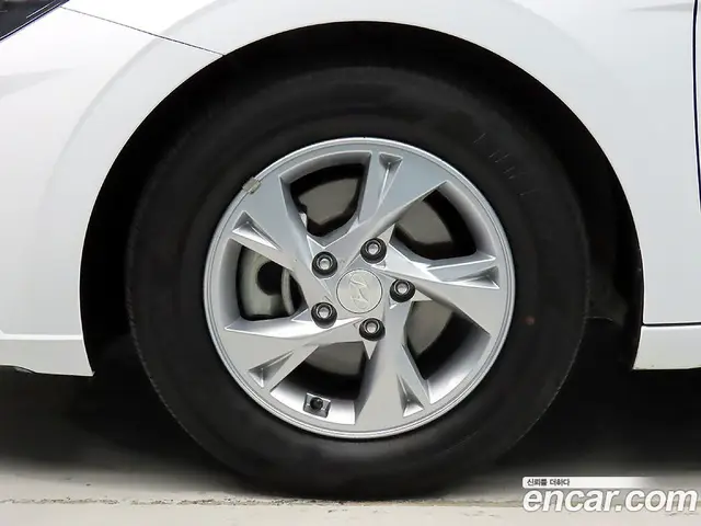 Hyundai Avante 2021 1.6 автомат (гидро), миниатюра 5