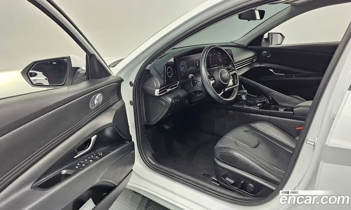 Hyundai Avante 2022 1.6 автомат (гидро), фото 13