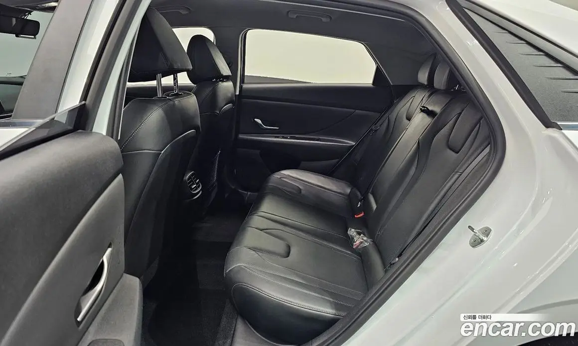 Hyundai Avante 2022 1.6 автомат (гидро), фото 17