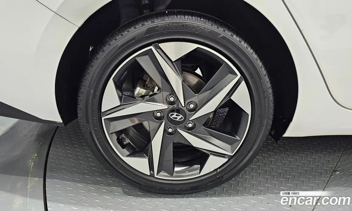 Hyundai Avante 2022 1.6 автомат (гидро), фото 5